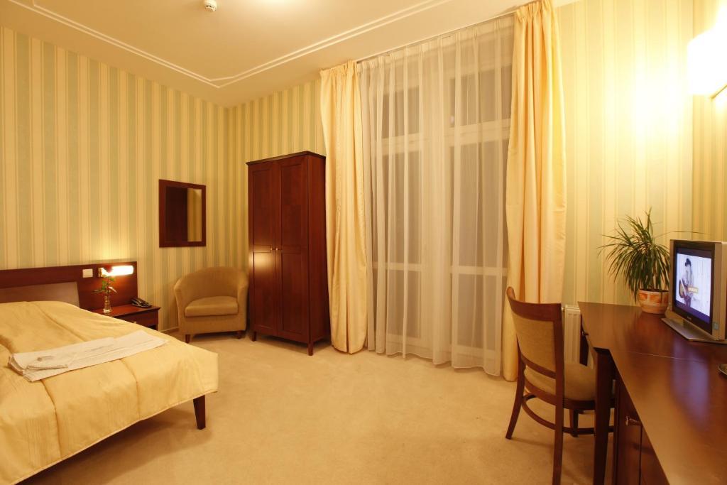 Hotel Sandor Pavillon Piest'any Room photo