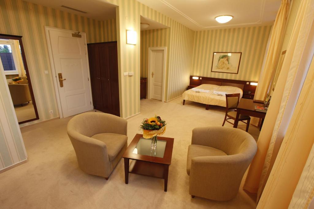 Hotel Sandor Pavillon Piest'any Room photo